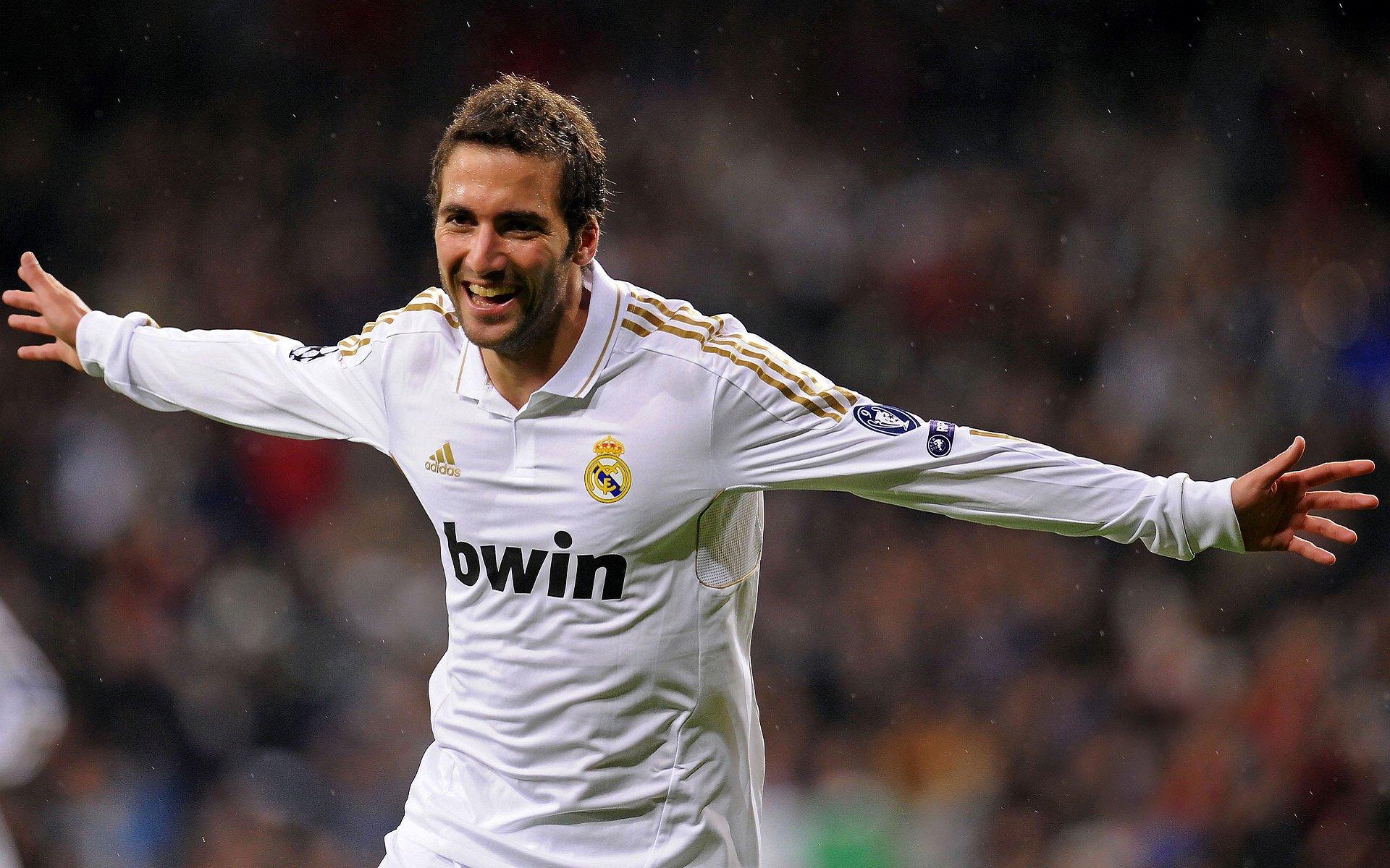 欧冠决赛巅峰对决，皇马3-1力克多特蒙德，第15次捧起大耳朵杯