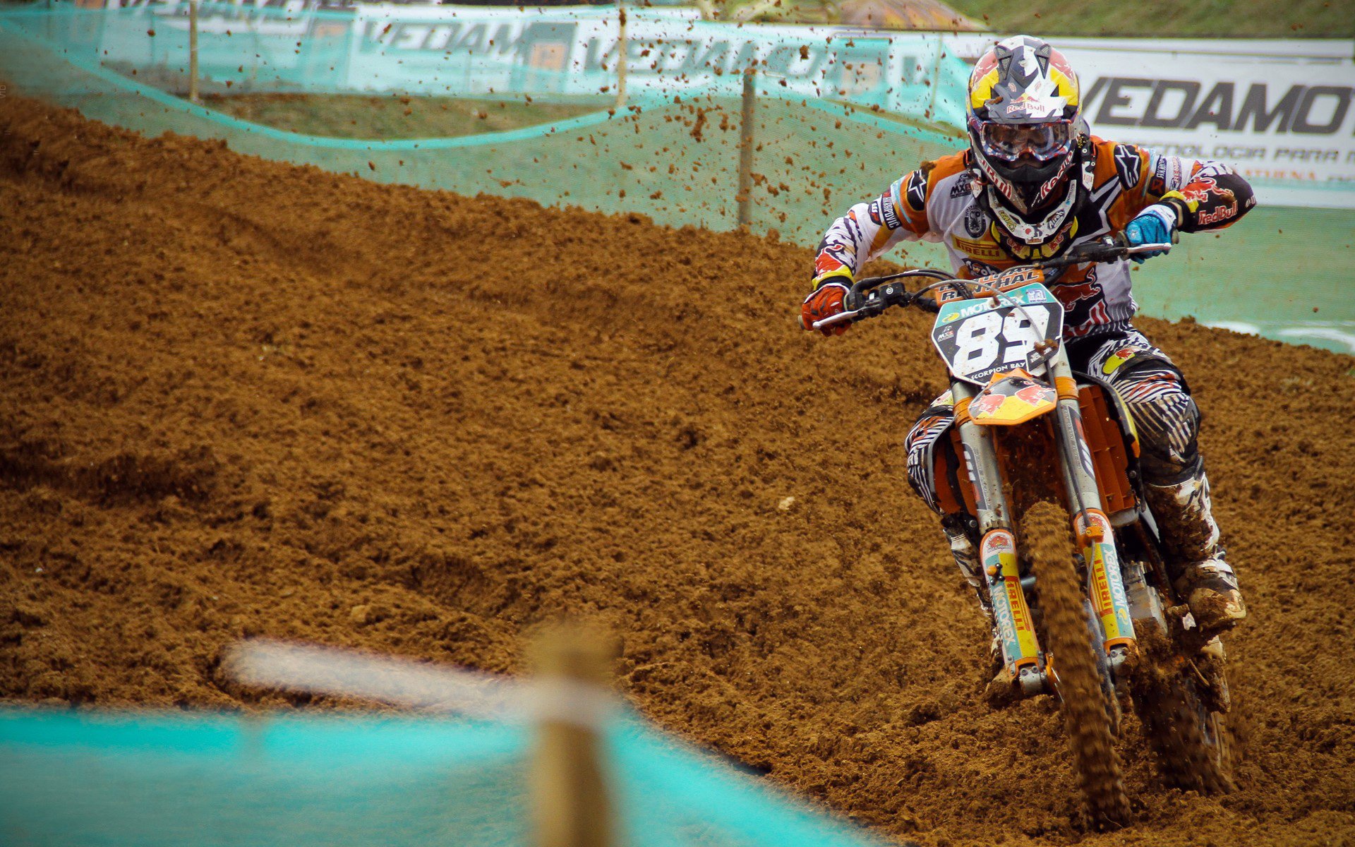 NBA季后赛激战正酣，勇士队逆转取胜，库里再创历史纪录